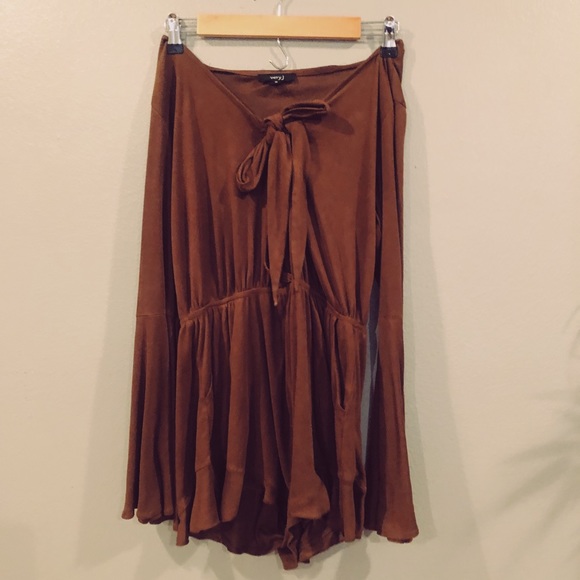 Flared long sleeve shorts romper - Picture 5 of 5